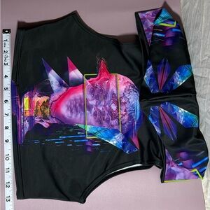 Devil Walking - Vibrant Abstract Design Hooded crop Top